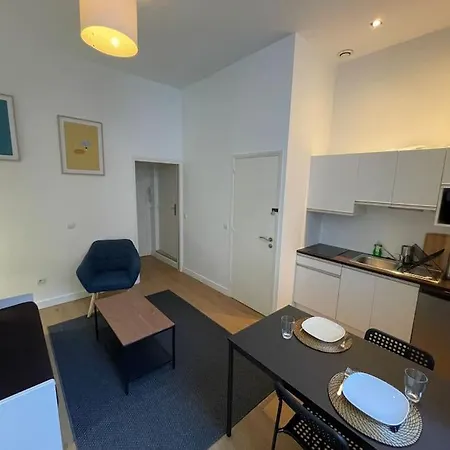 200m De La Grand Place Apartman